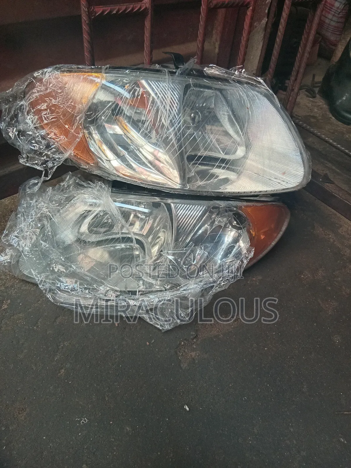 Hheadlight Dodge Ccaravan 2000 Model Very Neat One Set