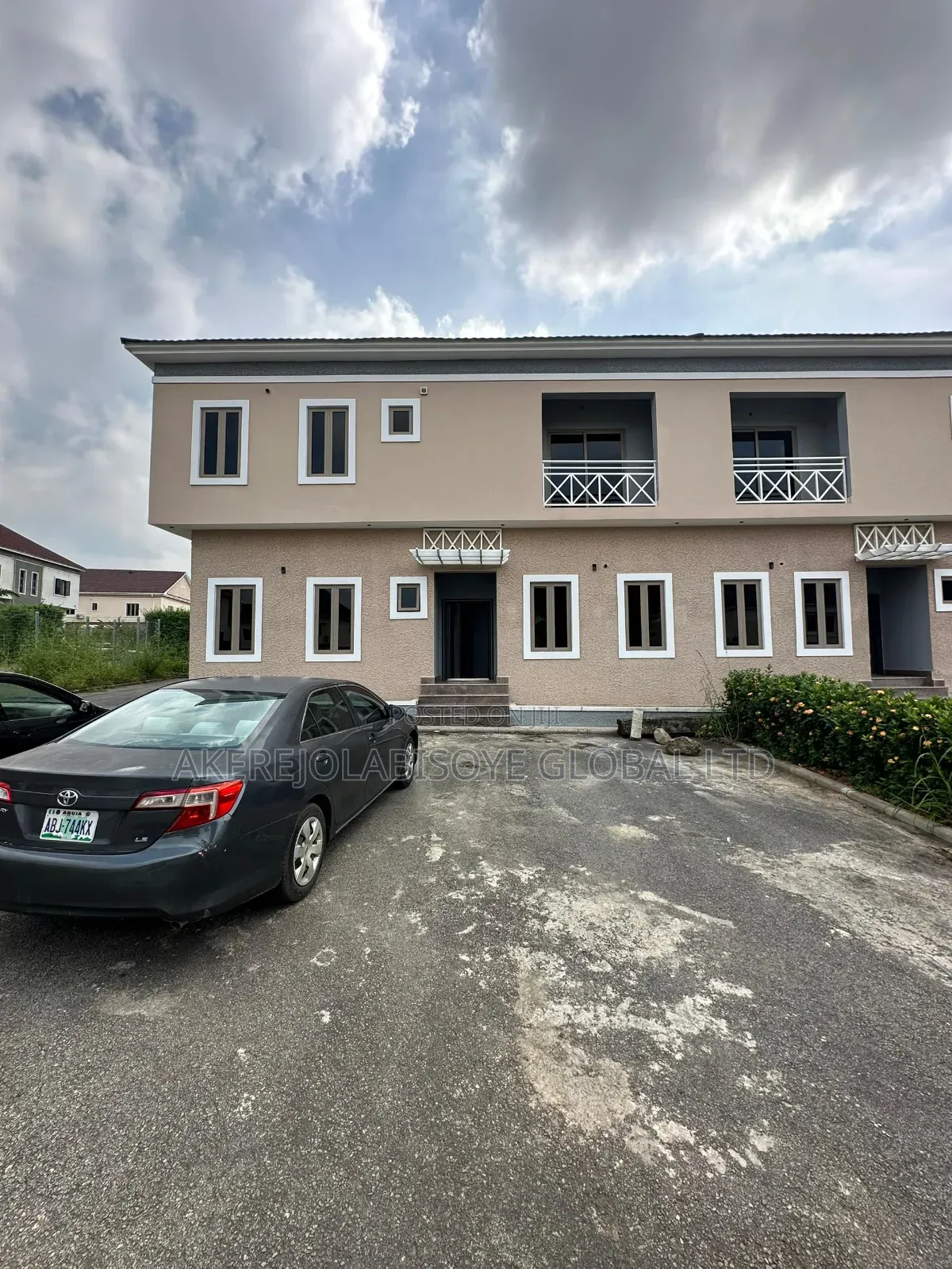 4bdrm Duplex in Life Camp for sale