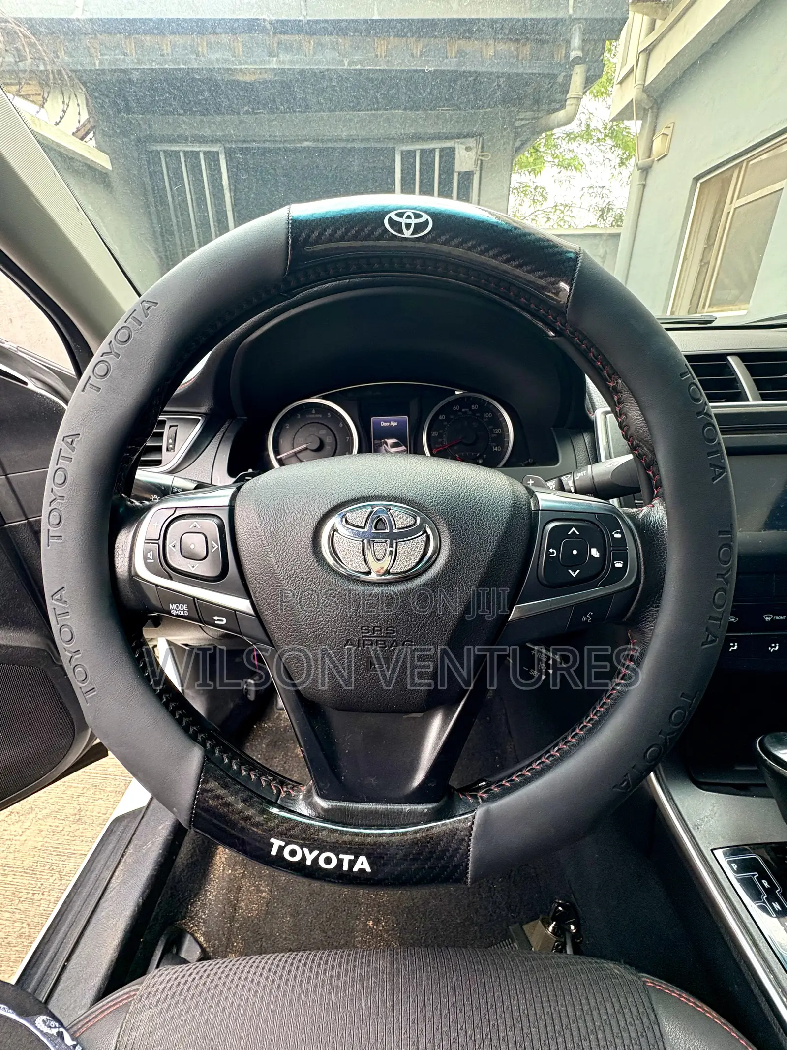 High Quality Black Carbon Fiber Toyota Steering Wheel Cover