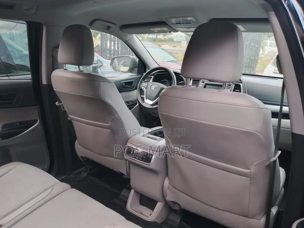 Toyota Highlander LE Plus 4dr SUV AWD (3.5L 6cyl 6A) 2015 Black