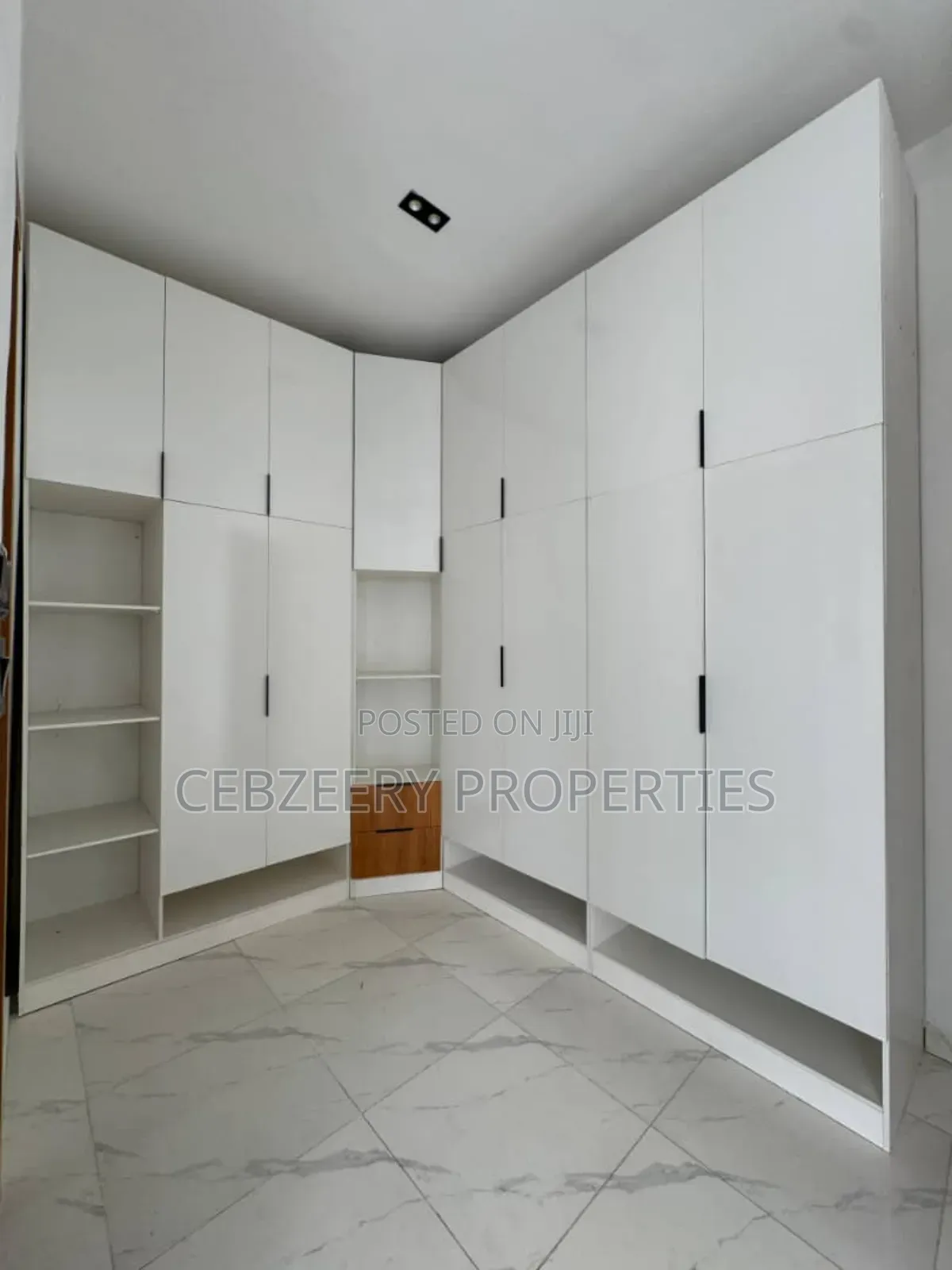 3bdrm Apartment in GRA Phase 2 Shangisha for sale
