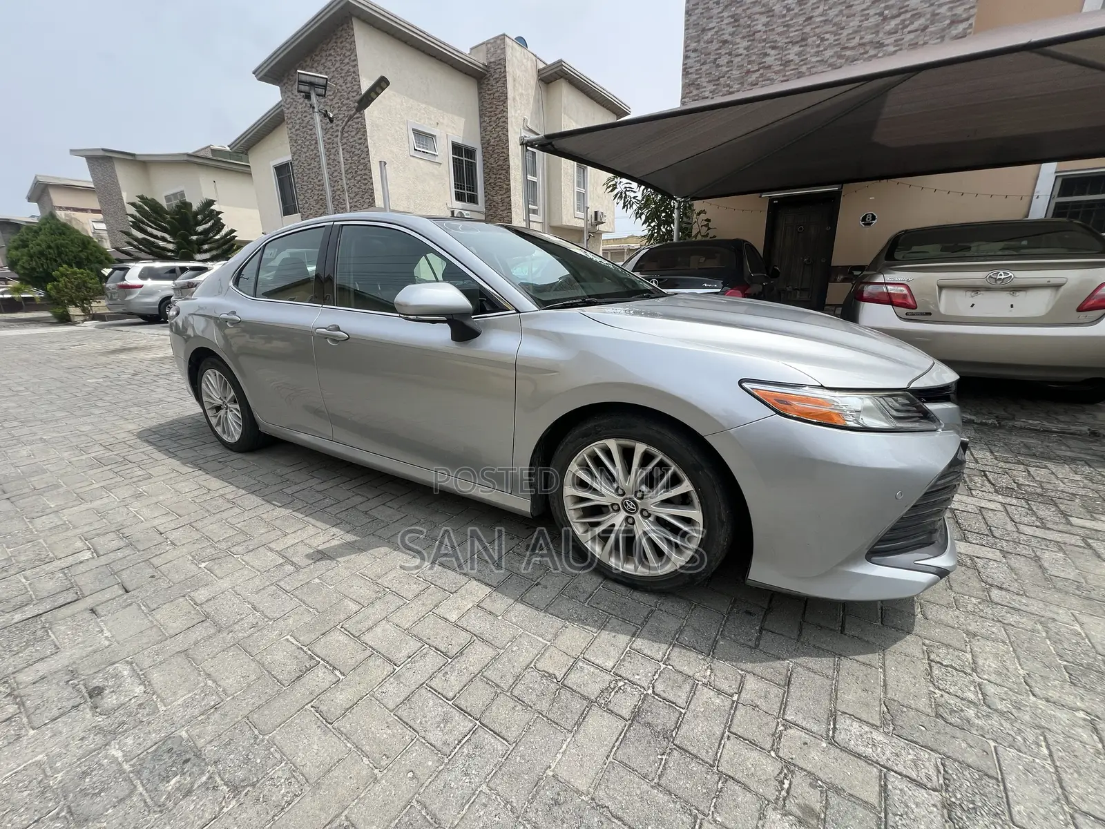 Toyota Camry XLE V6 FWD (3.5L 6cyl 8AM) 2018 Silver