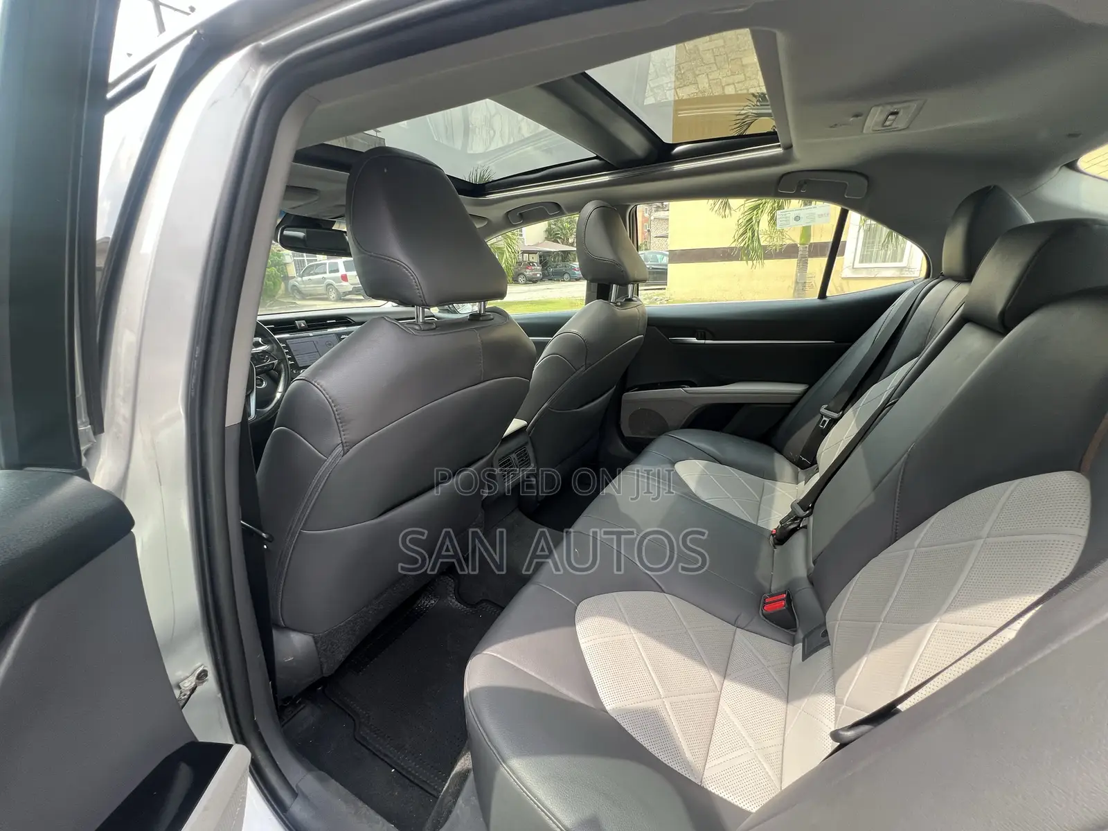 Toyota Camry XLE V6 FWD (3.5L 6cyl 8AM) 2018 Silver