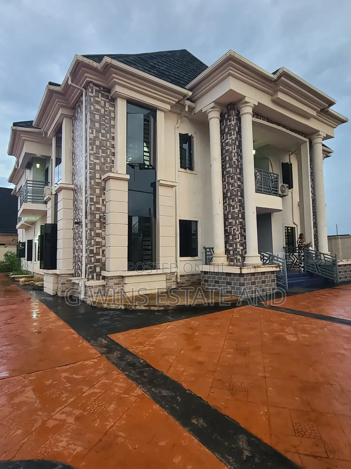 6bdrm Duplex in Okhuoromi Off, Benin City for sale