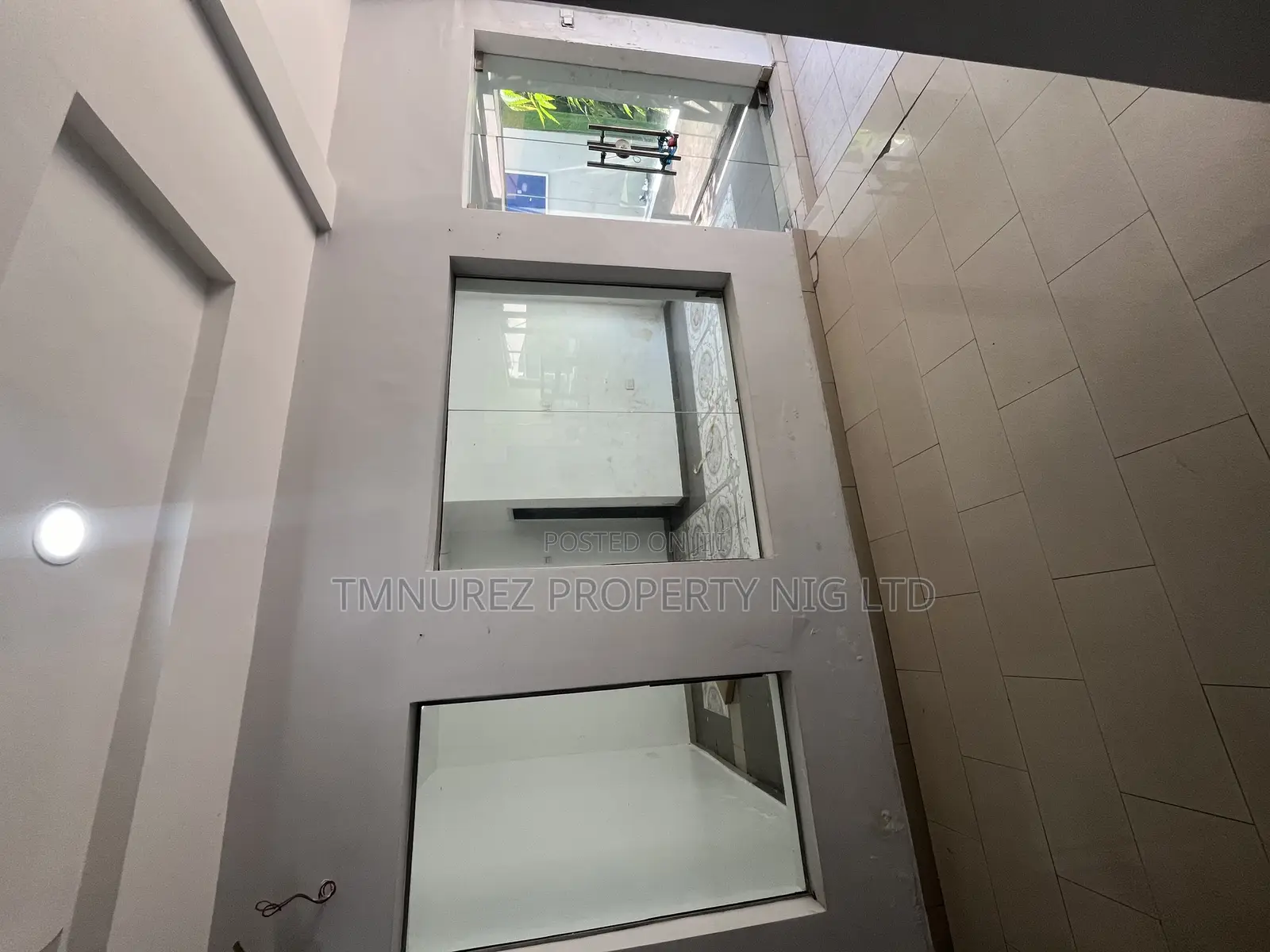 Shop to Let in Lekki Phase 1