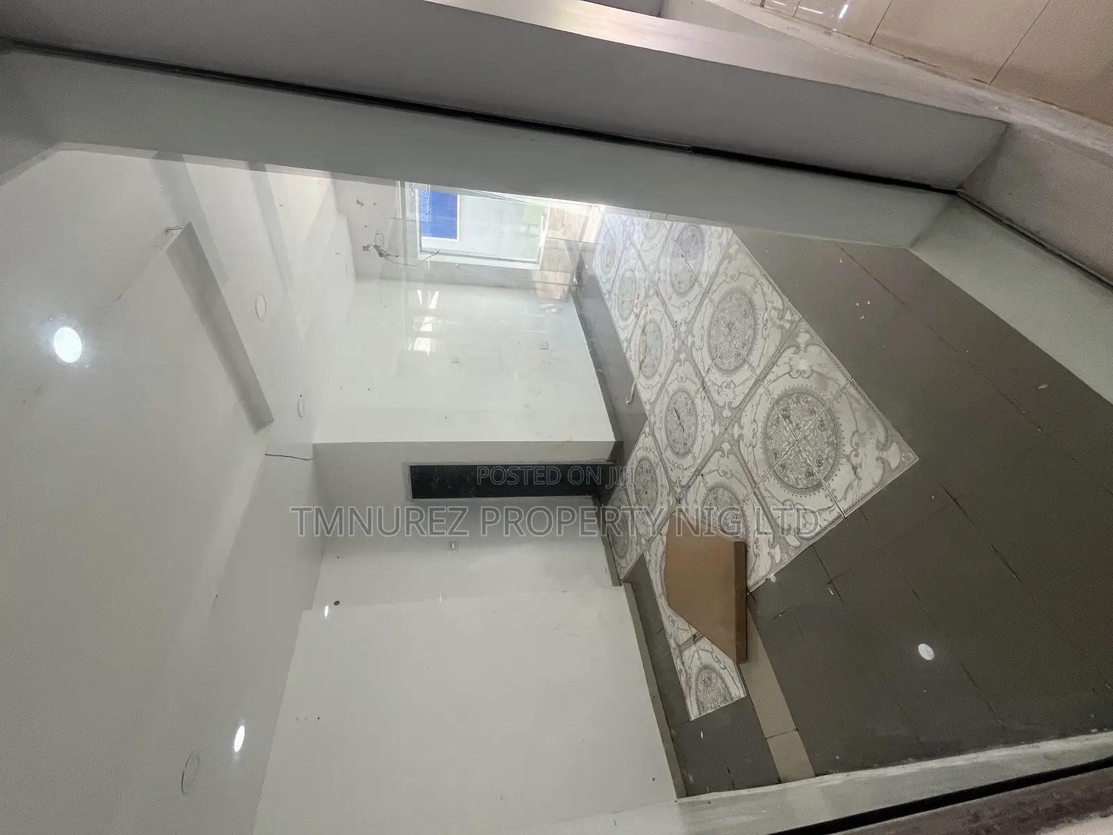 Shop to Let in Lekki Phase 1
