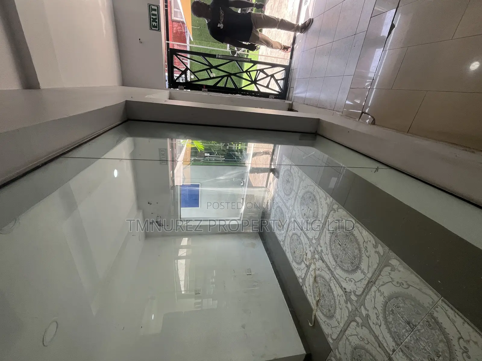Shop to Let in Lekki Phase 1
