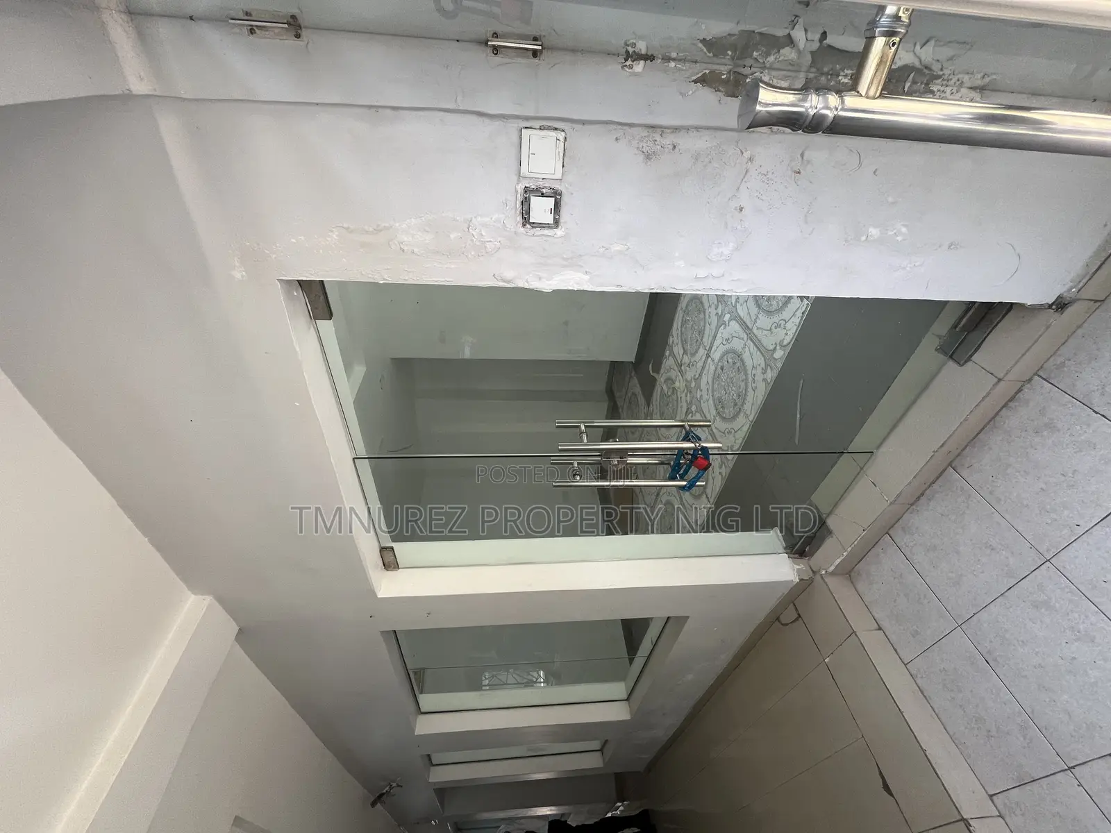 Shop to Let in Lekki Phase 1