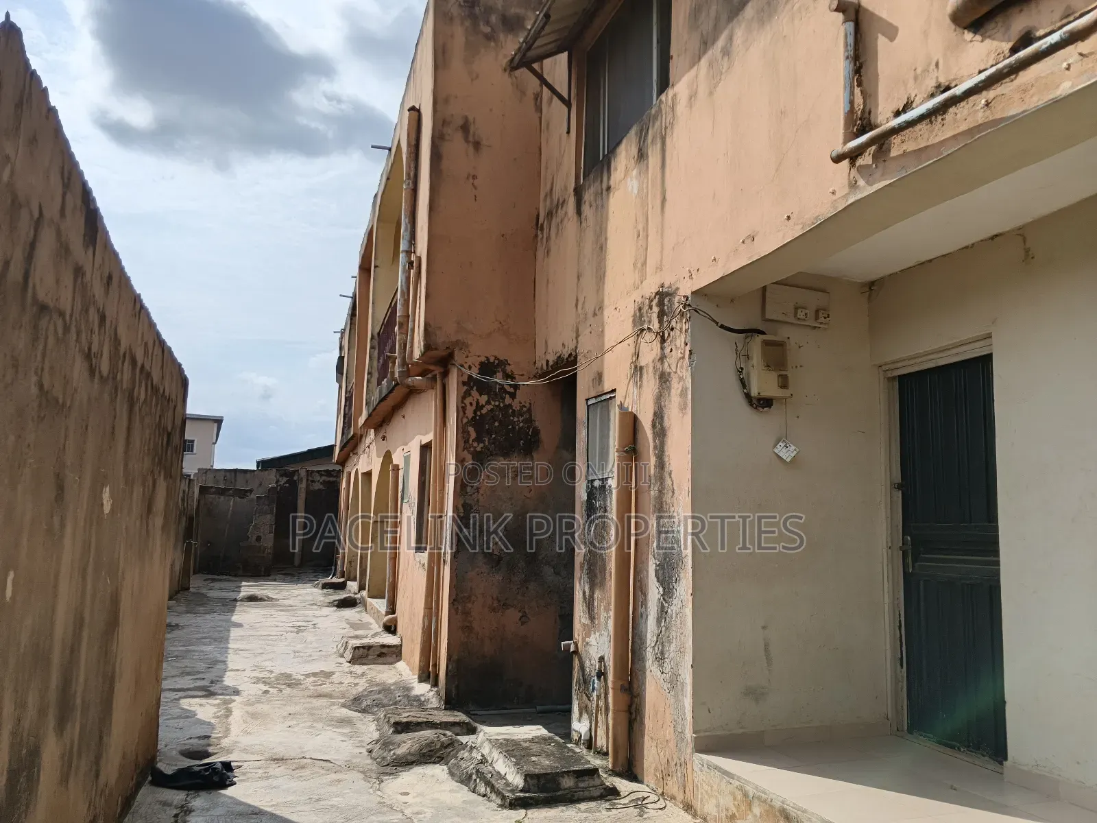 19bdrm Block of Flats in Ipaja / Ipaja for sale