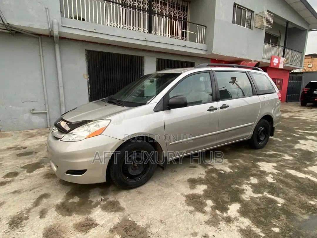 Toyota Sienna LE 2008 Gold