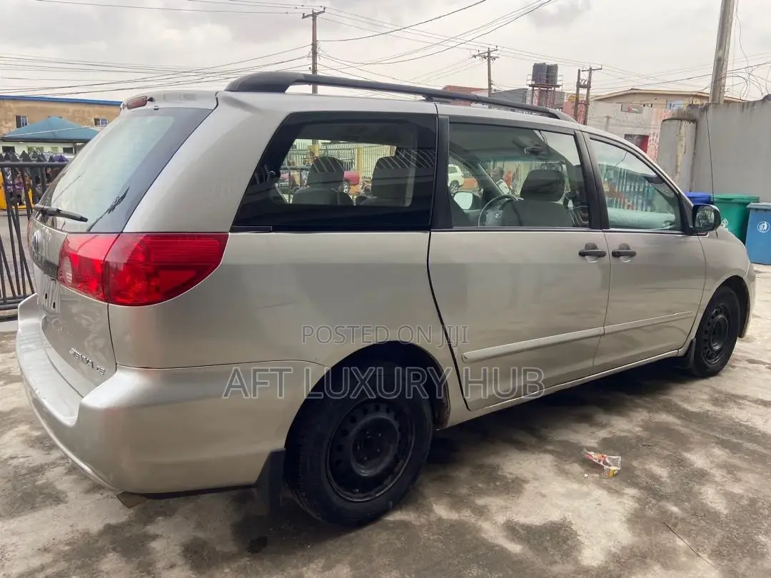 Toyota Sienna LE 2008 Gold
