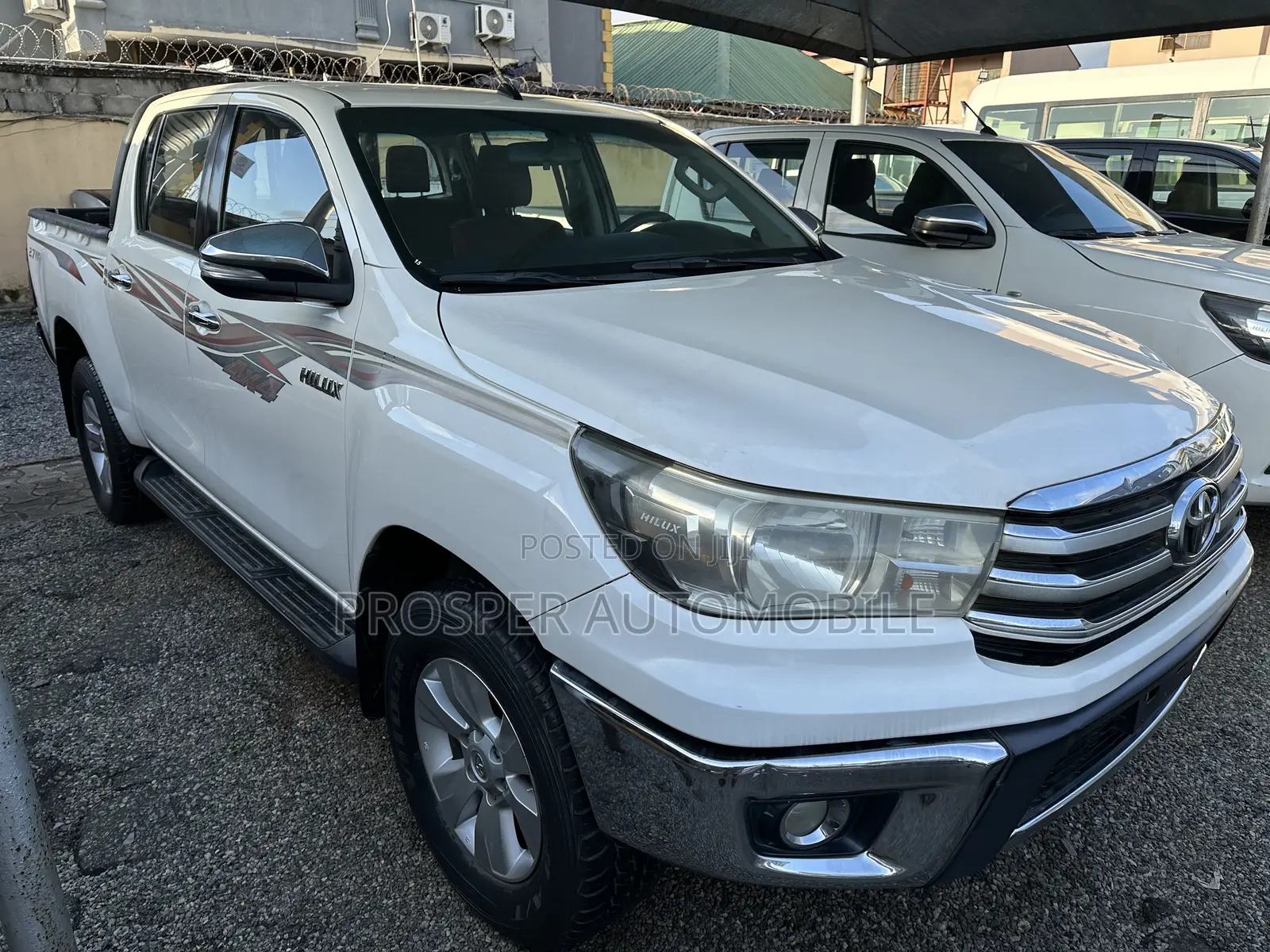 Toyota Hilux SR5 4x4 2016 White