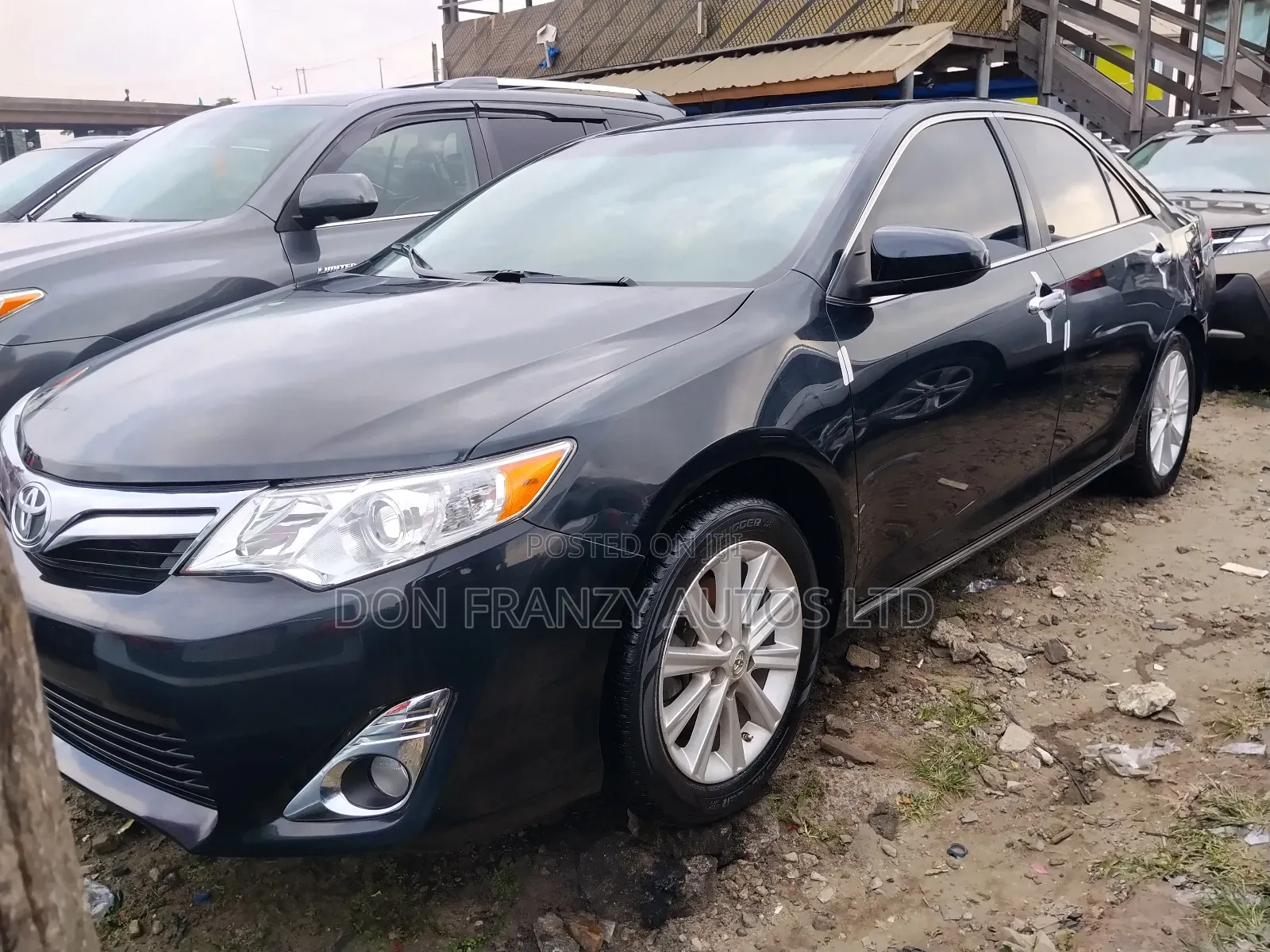 Toyota Camry XLE V6 4dr Sedan (3.5L 6cyl 6A) 2013 Black