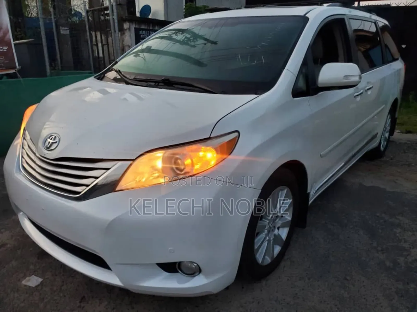 Toyota Sienna Limited AWD 7-Passenger 2013 White