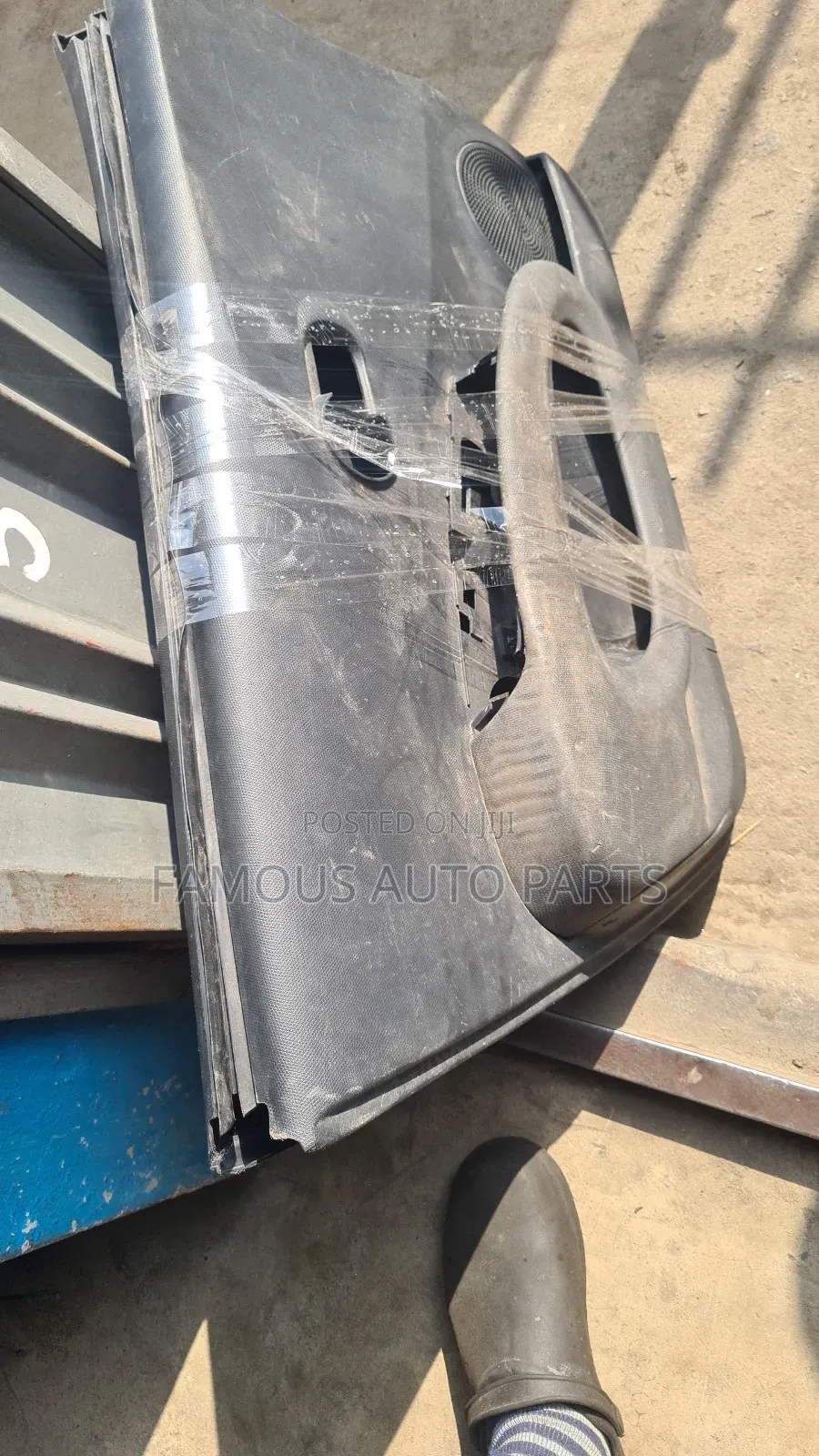 Door Mant Nissan Micra 2005