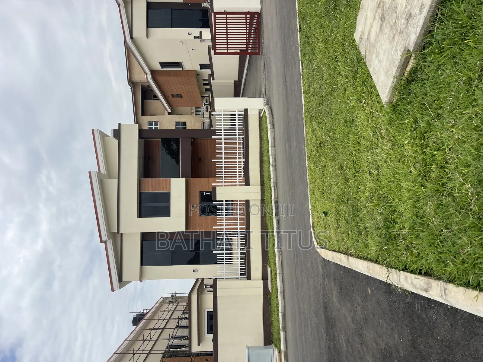 4bdrm Duplex in Life Camp for sale
