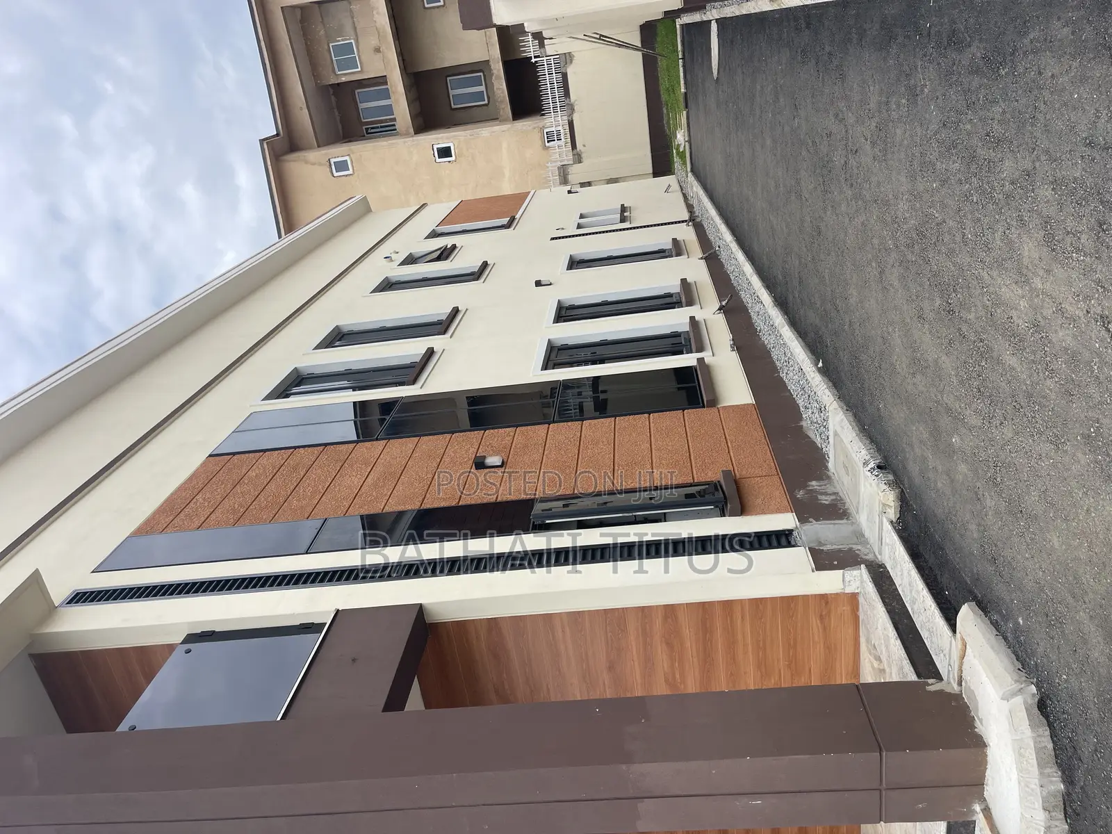 4bdrm Duplex in Life Camp for sale