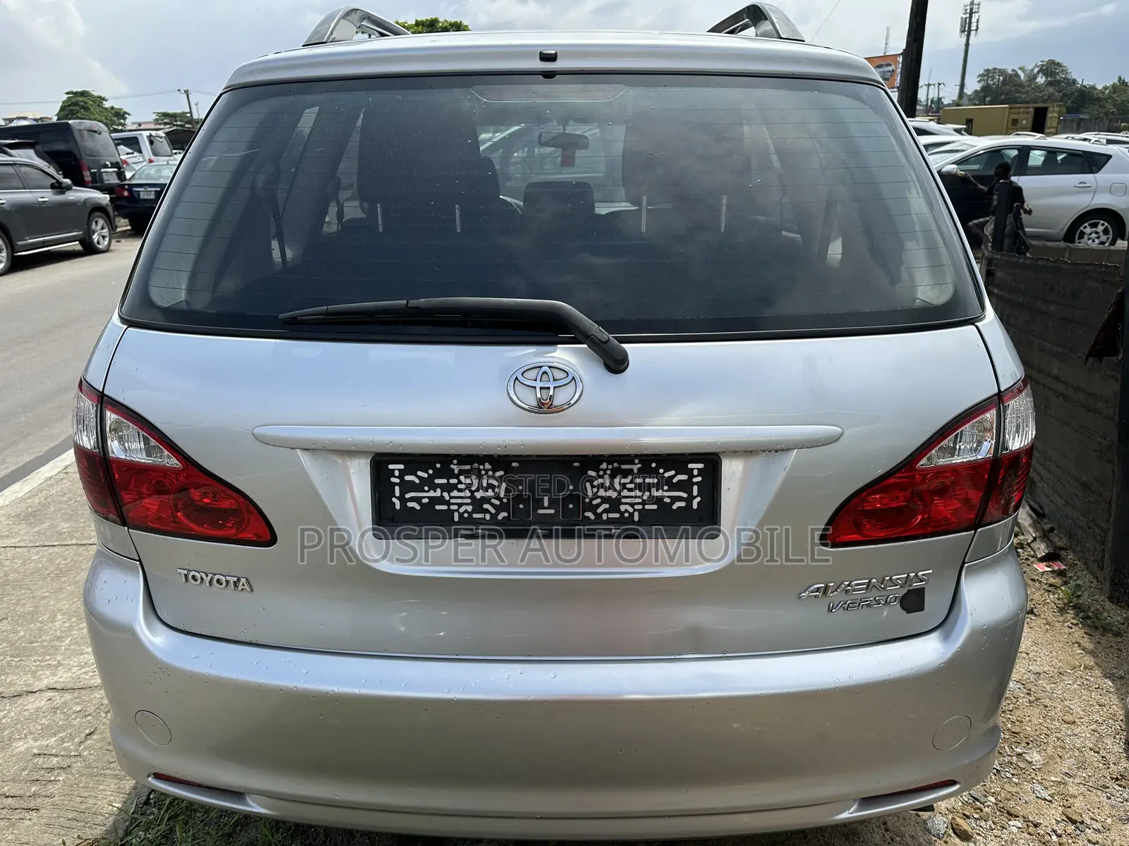 Toyota Avensis Verso 2.0 Petrol 2001 Silver