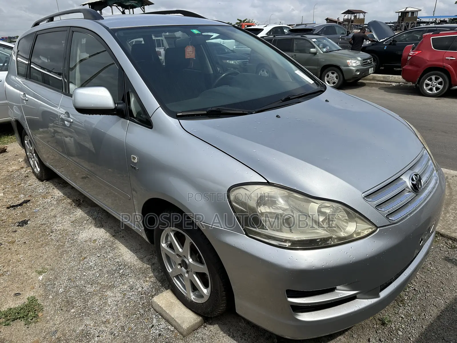 Toyota Avensis Verso 2.0 Petrol 2001 Silver