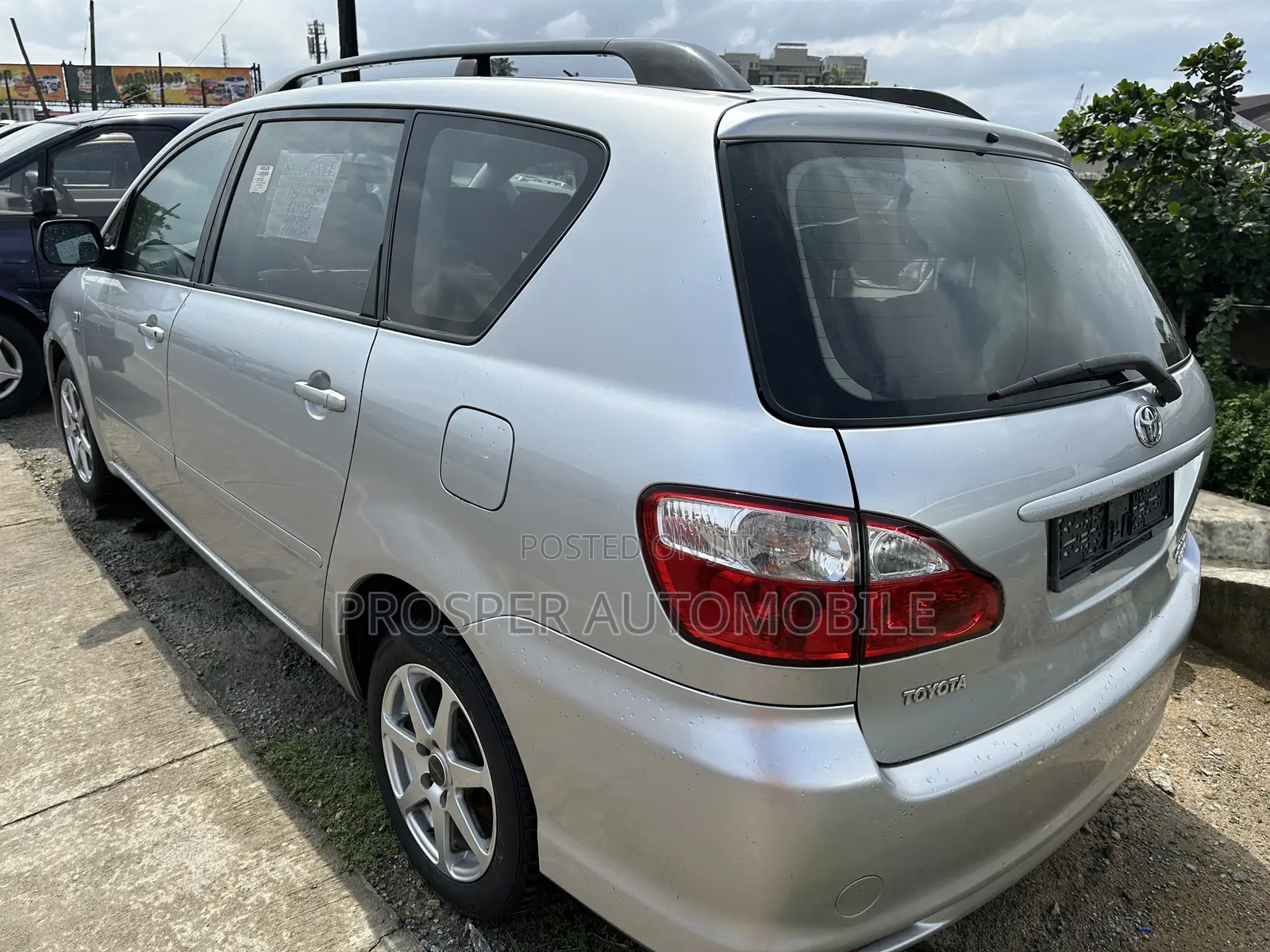 Toyota Avensis Verso 2.0 Petrol 2001 Silver