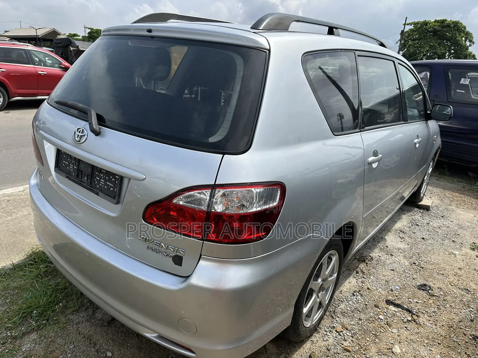 Toyota Avensis Verso 2.0 Petrol 2001 Silver