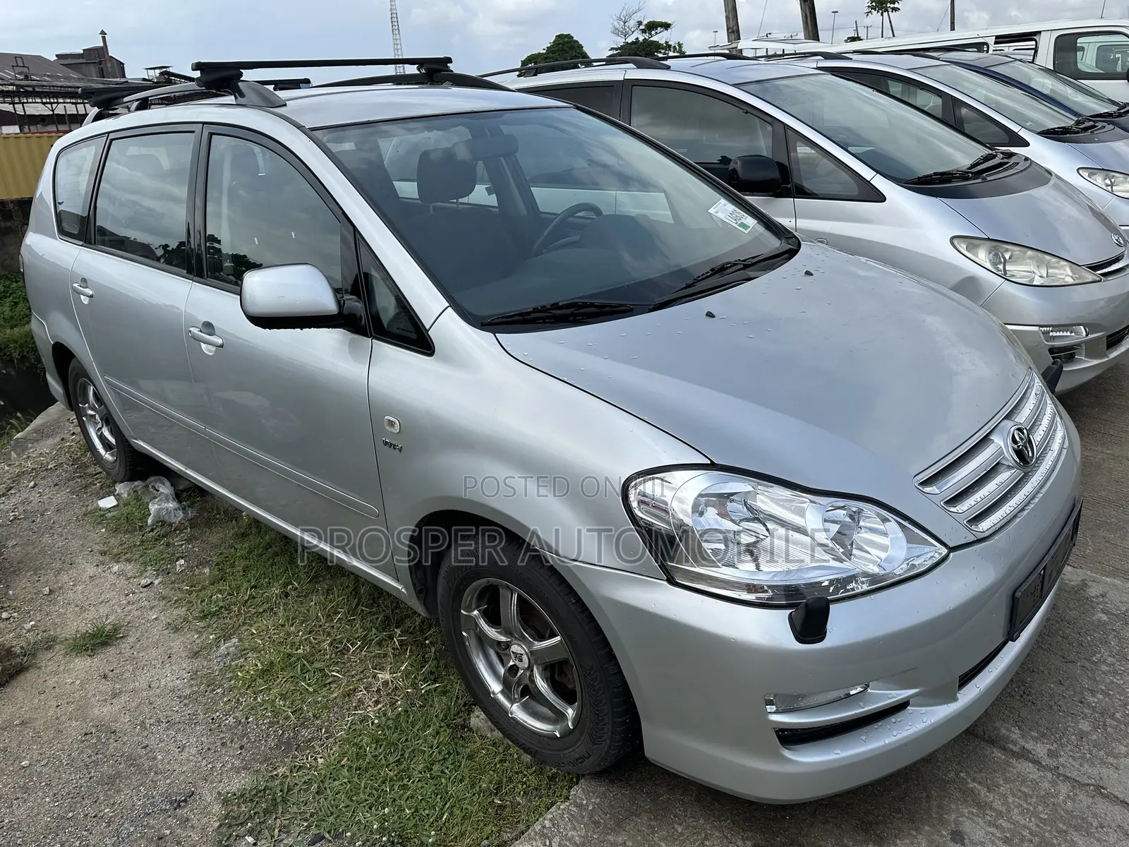 Toyota Avensis Verso 2.0 Petrol 2002 Silver