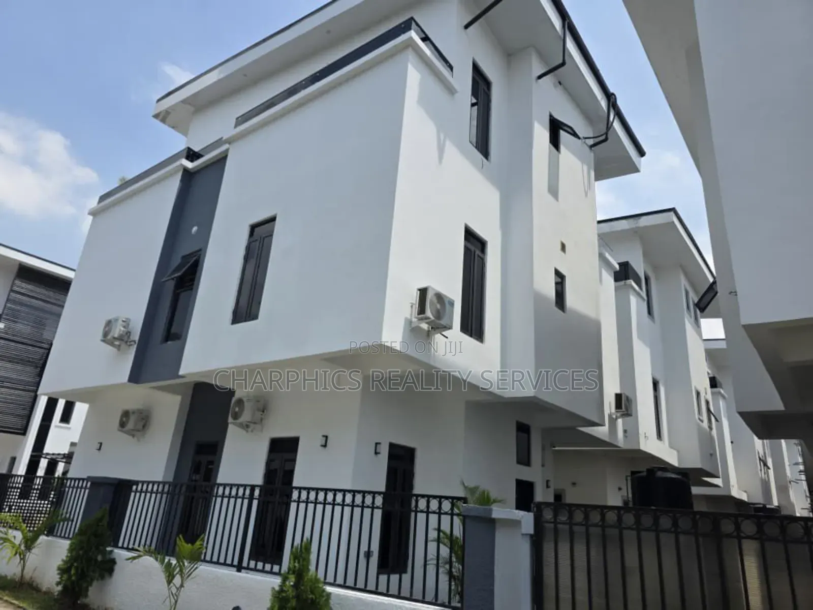 5bdrm Duplex in Jahi for sale