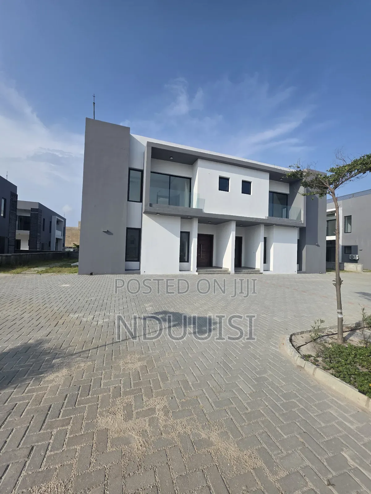 4bdrm Duplex in Maiyegun Beach, Lekki Phase 1 for sale