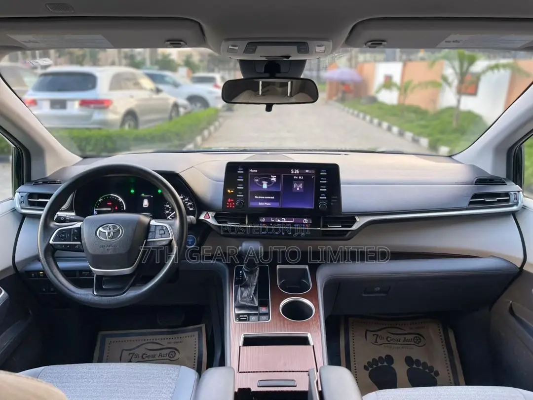 Toyota Sienna XLE 2022 Black