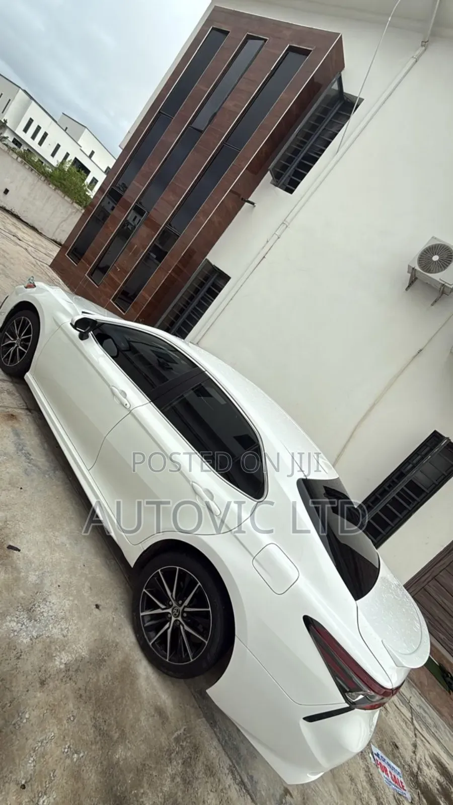 Toyota Camry SE 2022 White