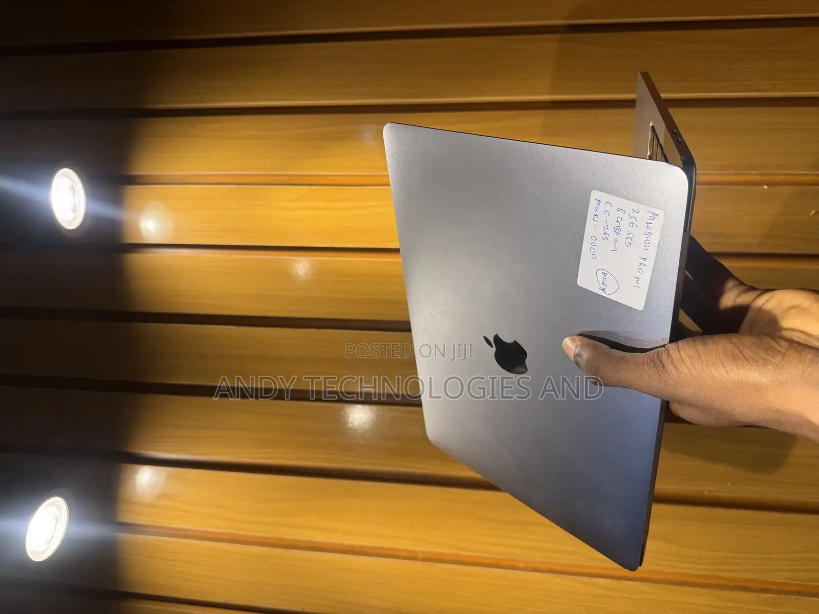 Laptop Apple MacBook Pro 2020 M1 8GB Apple M1 SSD 256GB