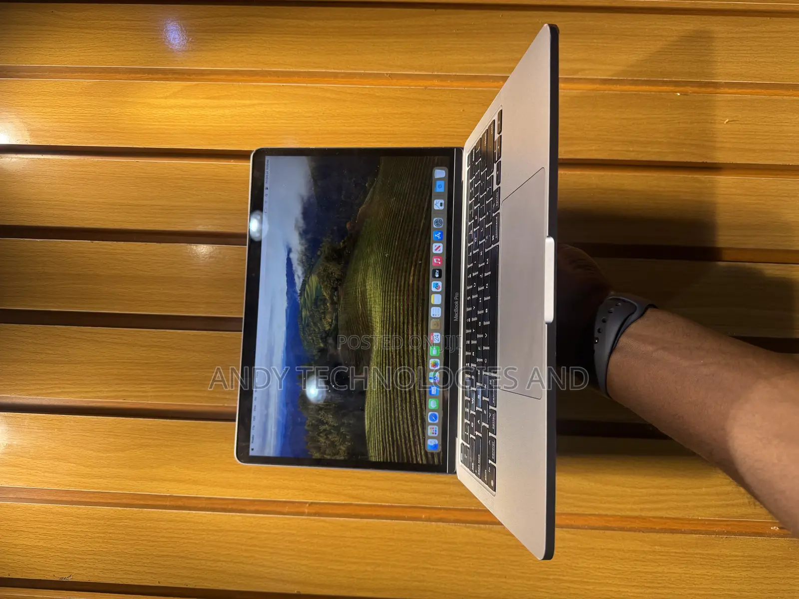 Laptop Apple MacBook Pro 2020 M1 8GB Apple M1 SSD 256GB