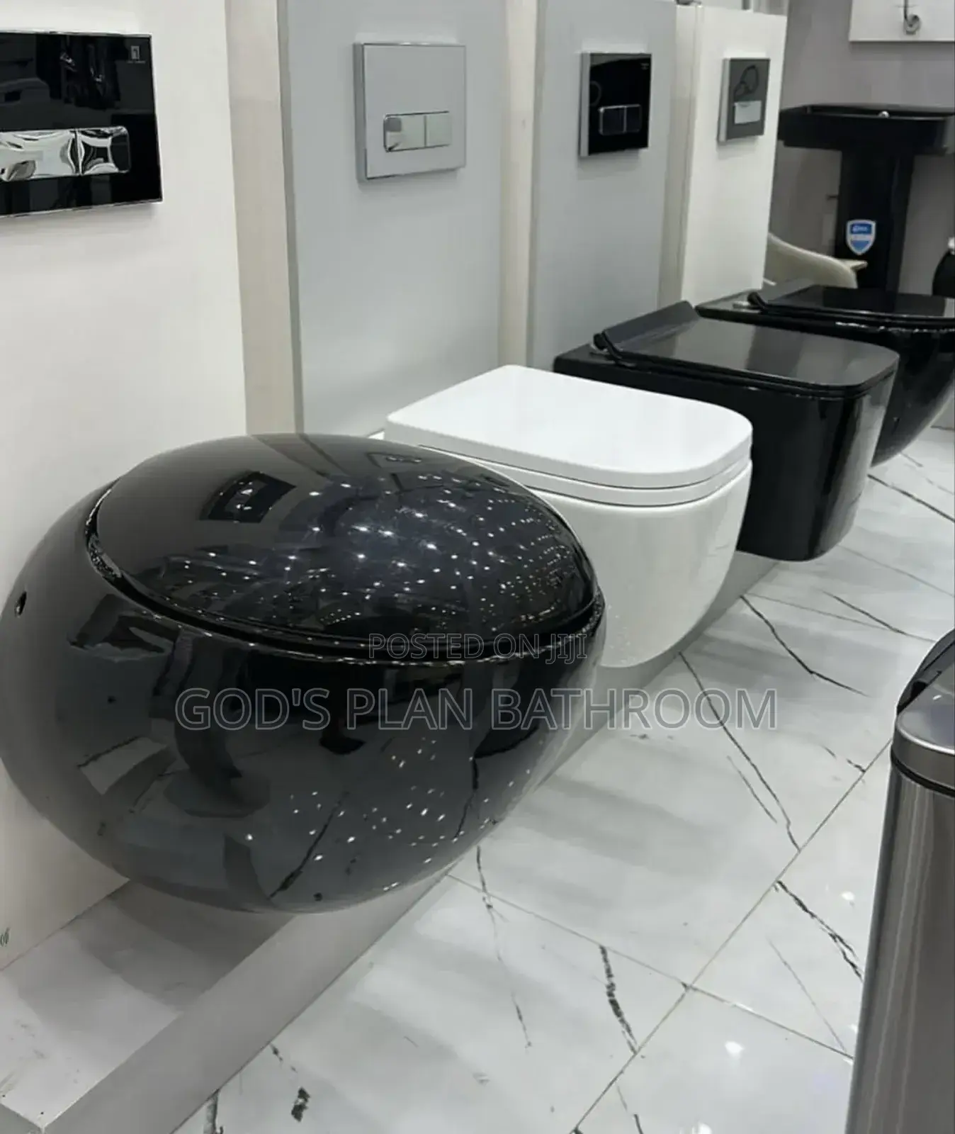 Oval Glossy Black Conceal Wc