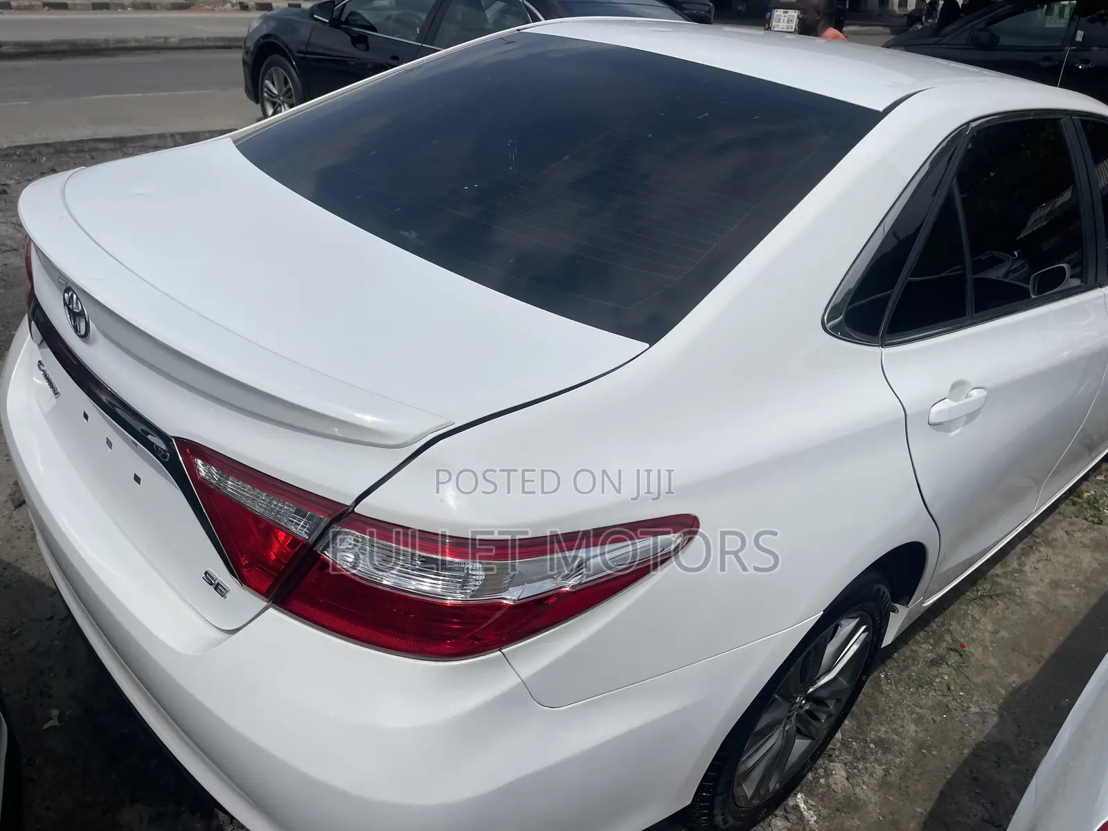 Toyota Camry SE 4dr Sedan (2.5L 4cyl 6A) 2015 White