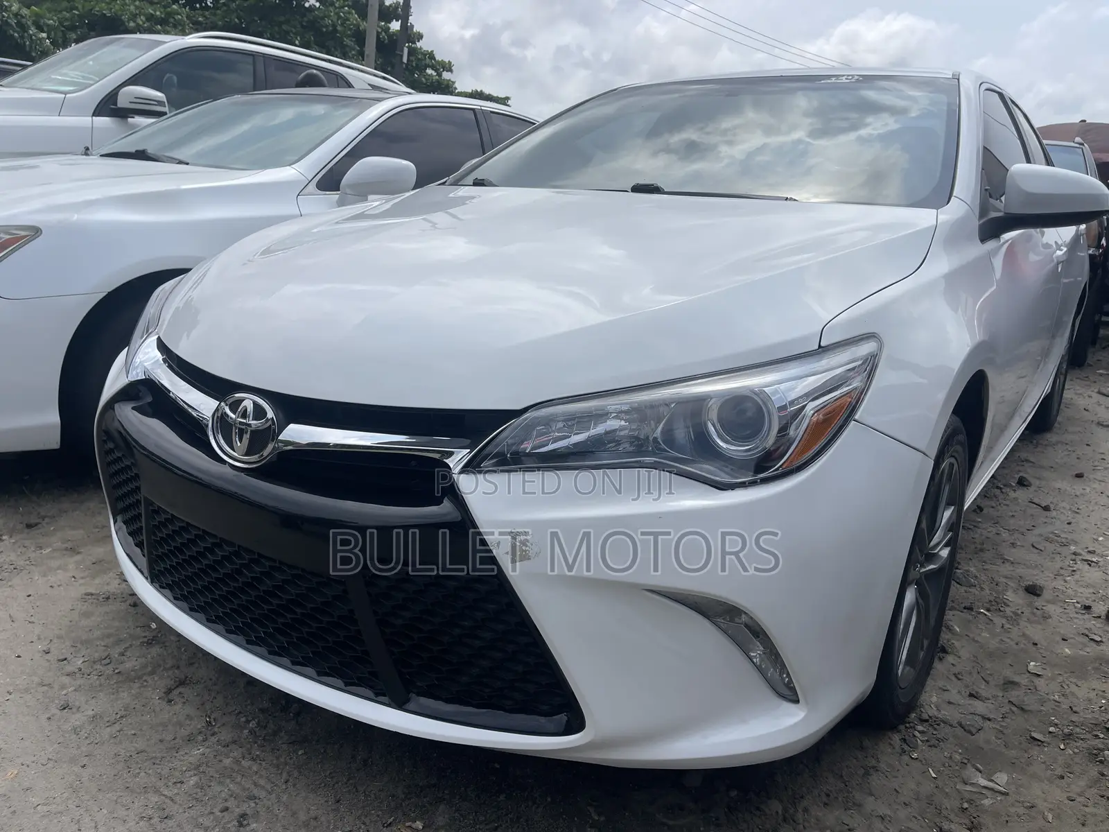 Toyota Camry SE 4dr Sedan (2.5L 4cyl 6A) 2015 White