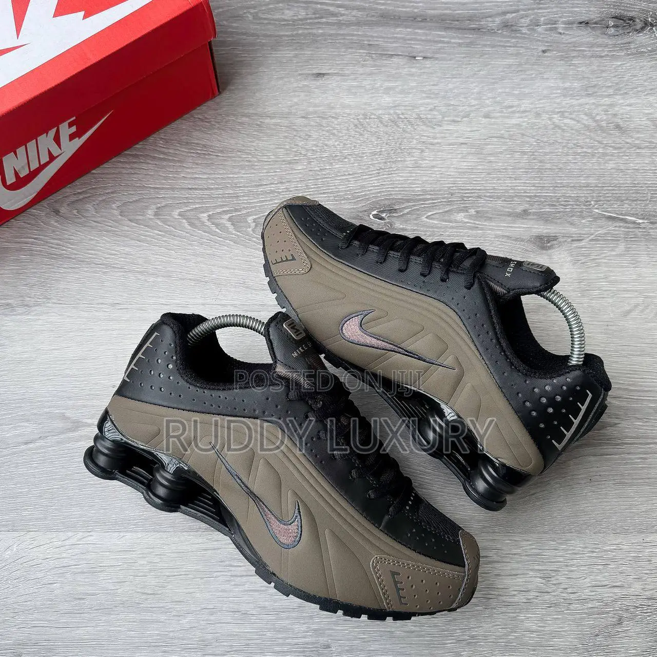 Nike Shox R4 Sneakers – Performance Meets Iconic Style