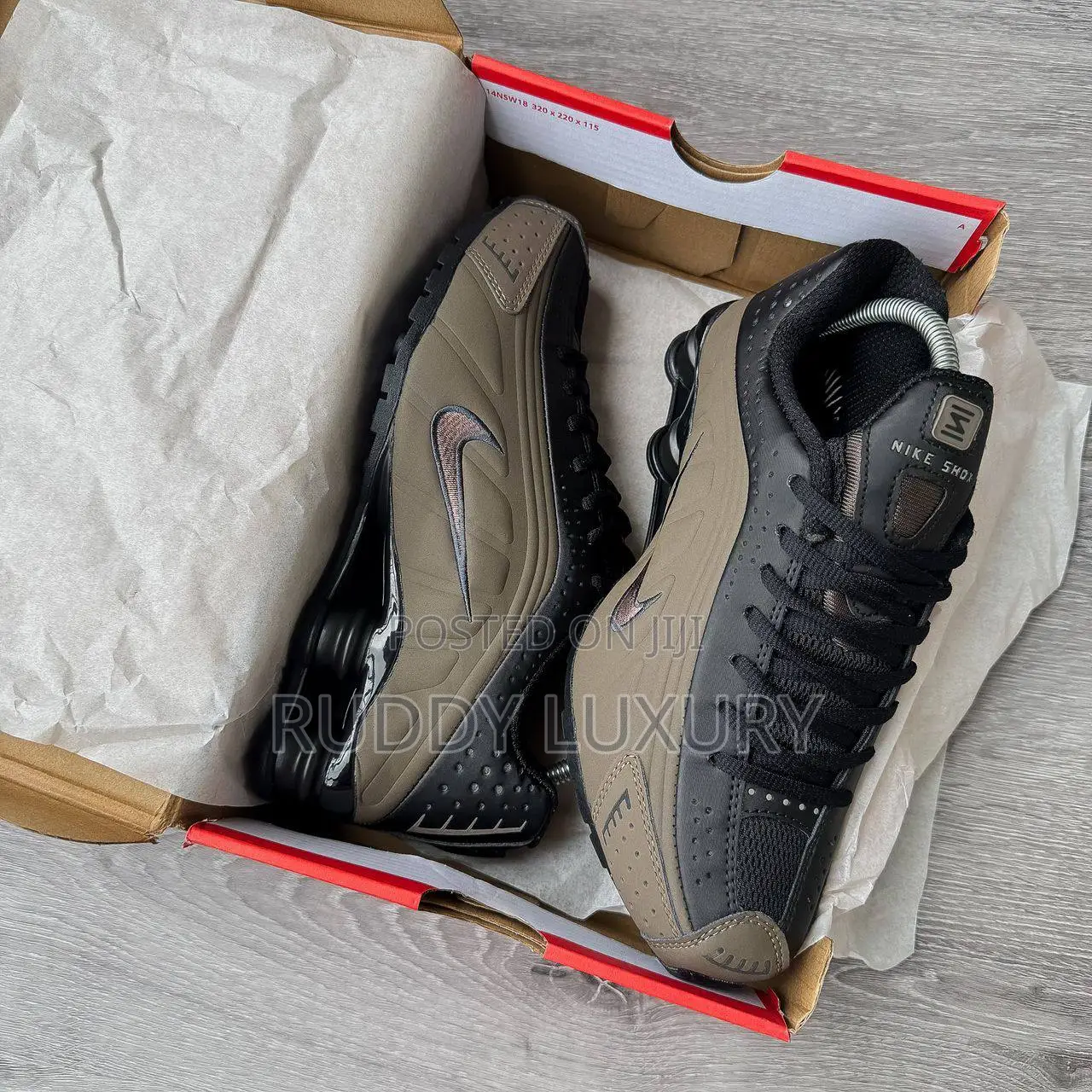 Nike Shox R4 Sneakers – Performance Meets Iconic Style