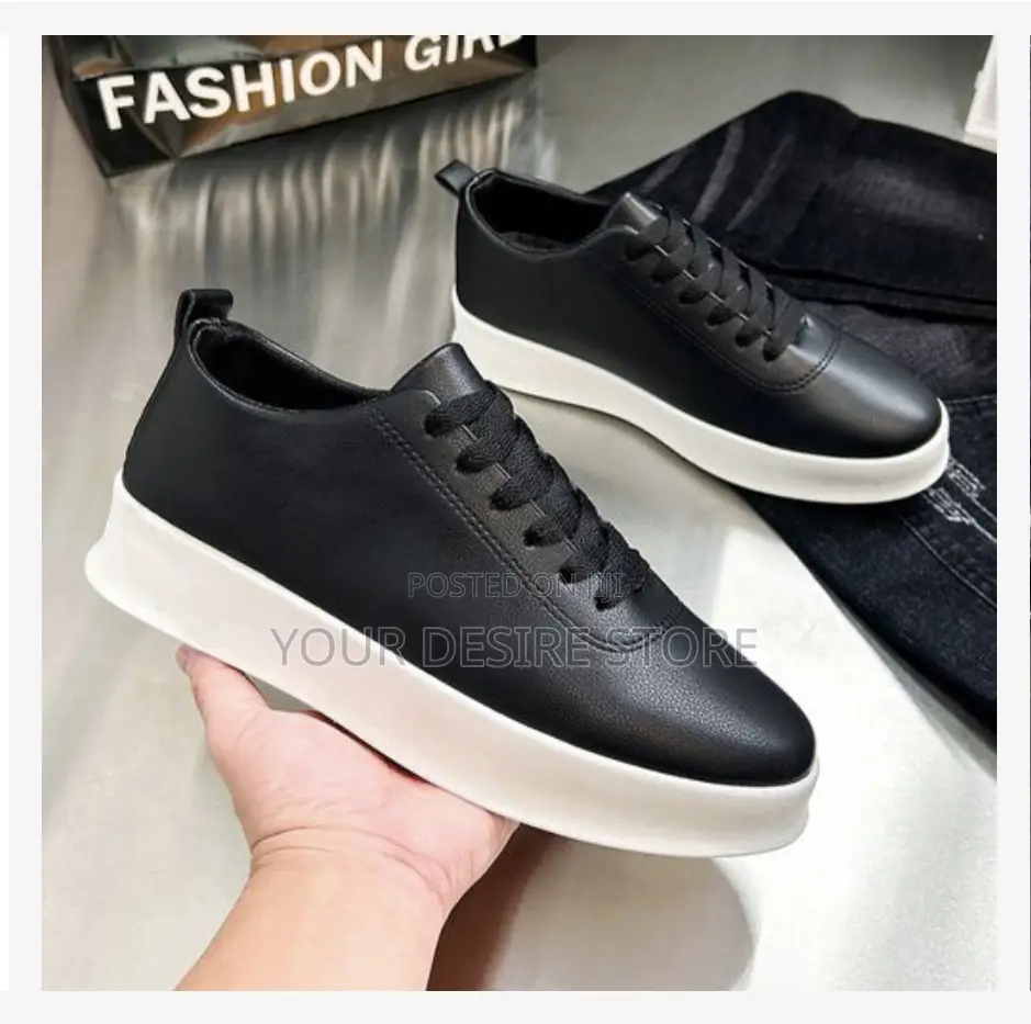 Comfortable Light Weighted Round Toe Sneakers