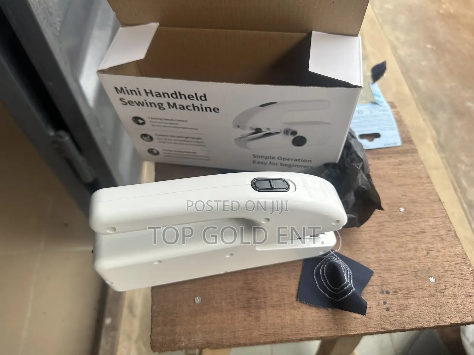 Handheld Sewing Machine (Batteries/Electric)