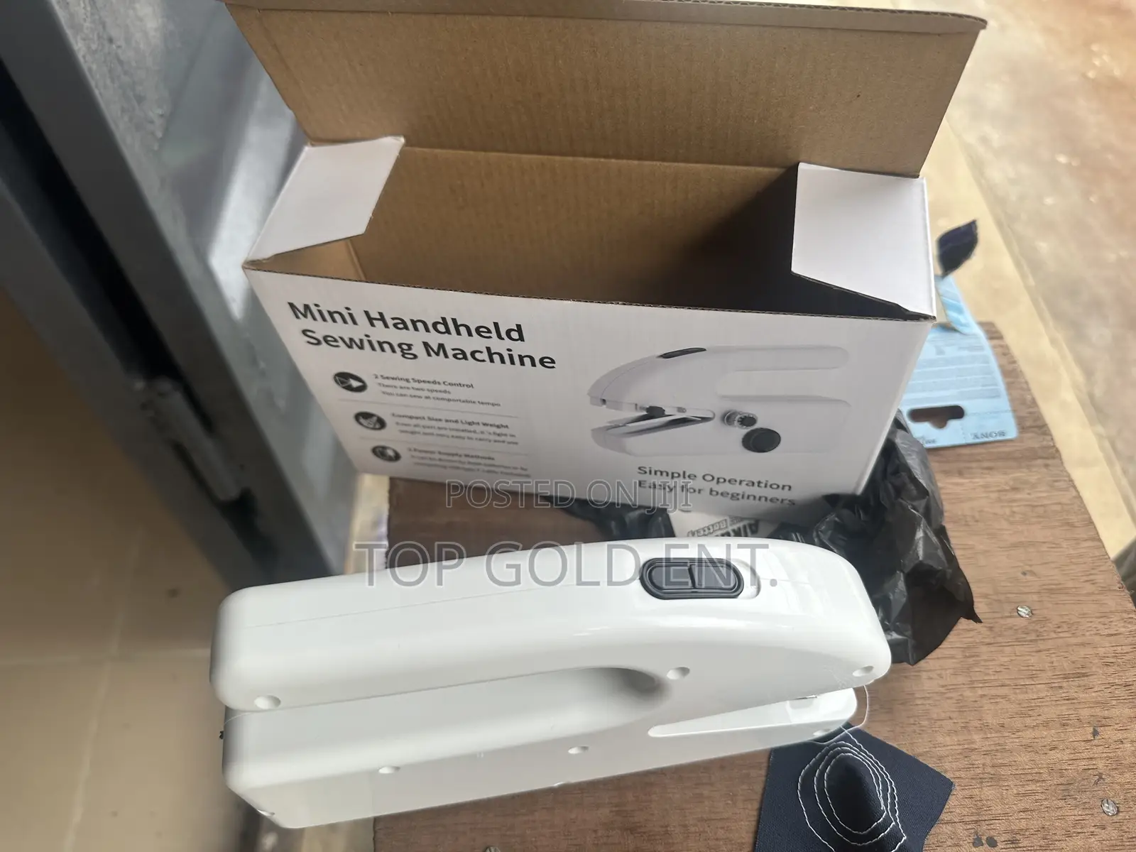 Handheld Sewing Machine (Batteries/Electric)