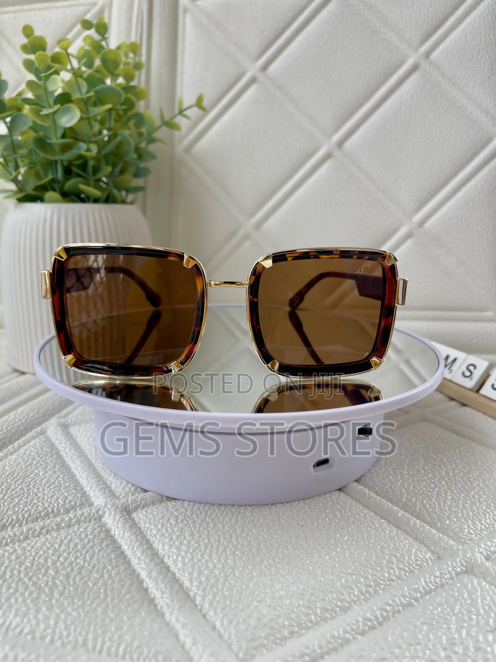 Chic Tortoiseshell Shades With Gold Trim - Square Frame for Women