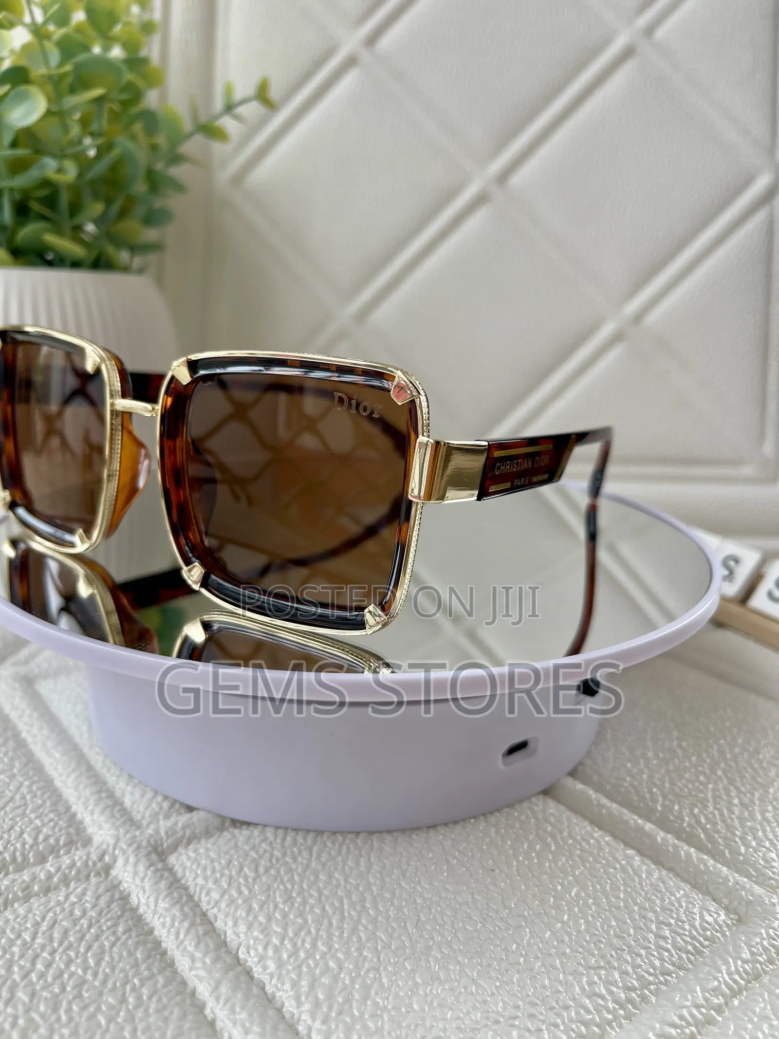 Chic Tortoiseshell Shades With Gold Trim - Square Frame for Women