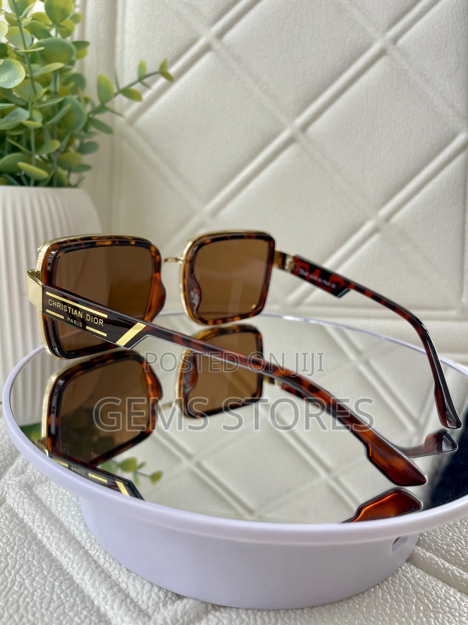 Chic Tortoiseshell Shades With Gold Trim - Square Frame for Women