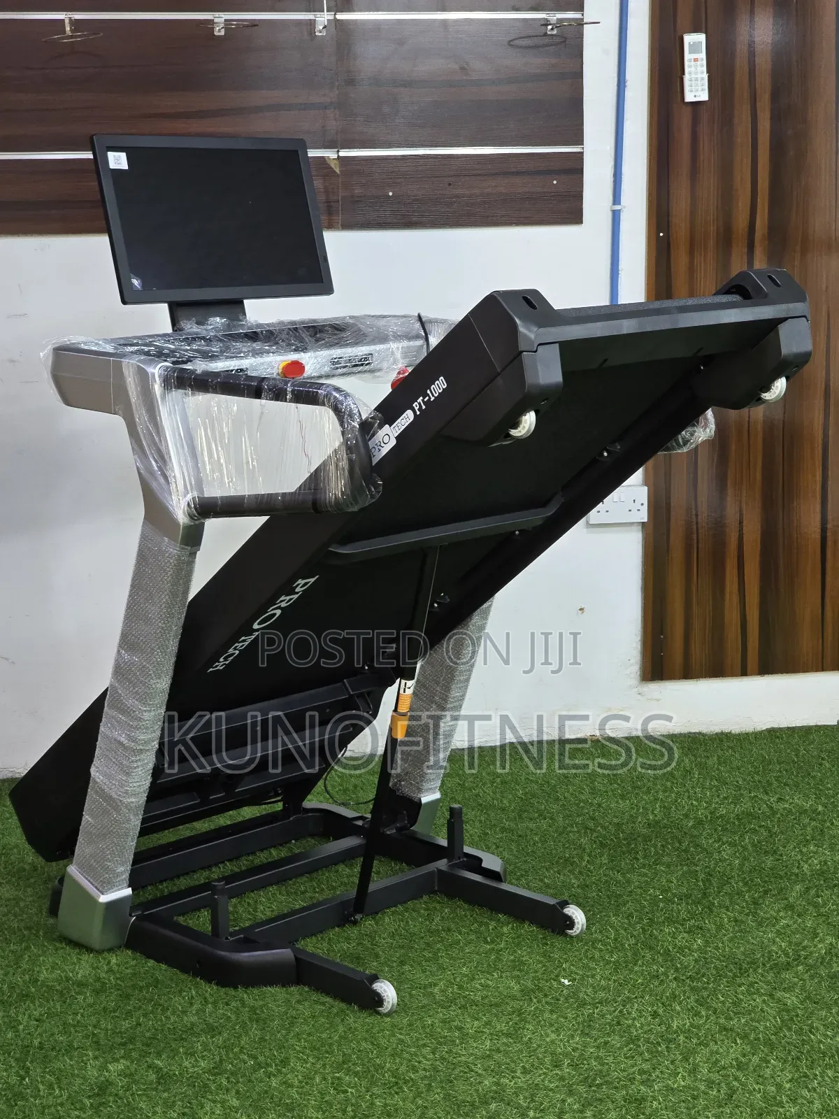 Commercial 5hp Treadmill - 150kg Capacity - 32-Level Incline