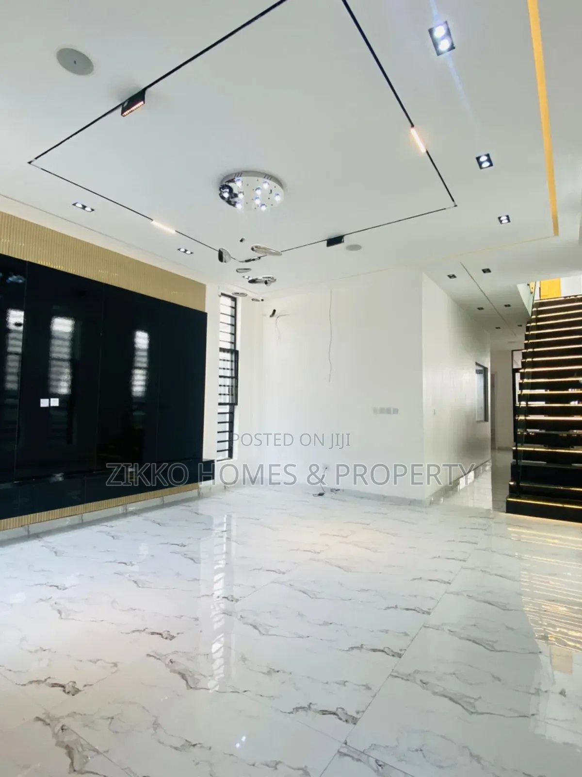 5bdrm Duplex in Chevron, Lekki for sale