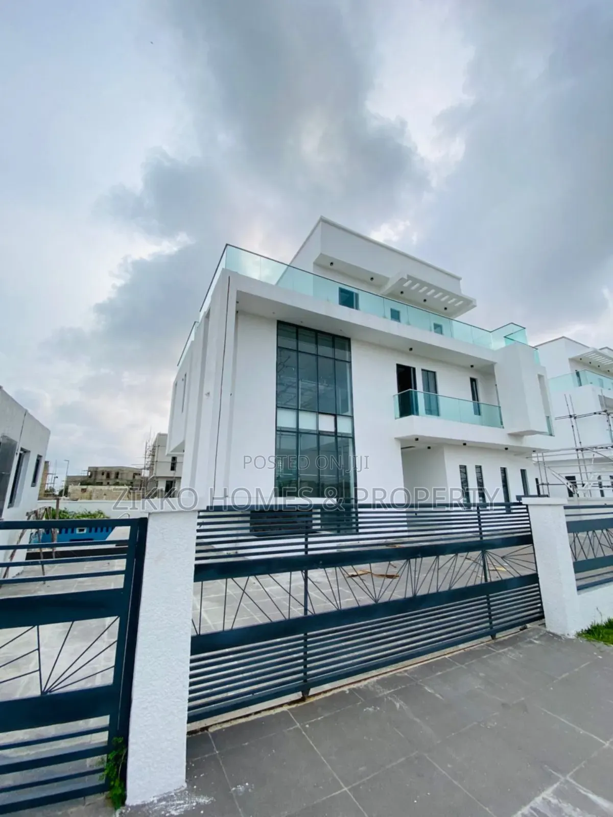 5bdrm Duplex in Chevron, Lekki for sale