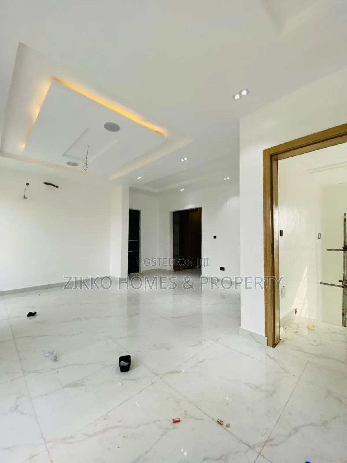 5bdrm Duplex in Chevron, Lekki for sale