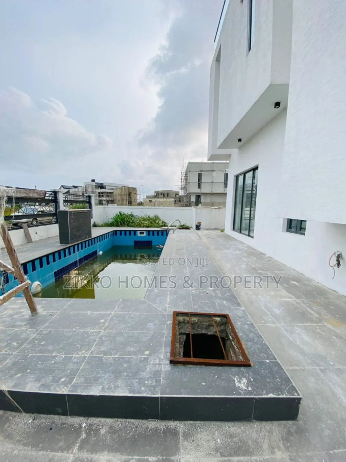 5bdrm Duplex in Chevron, Lekki for sale