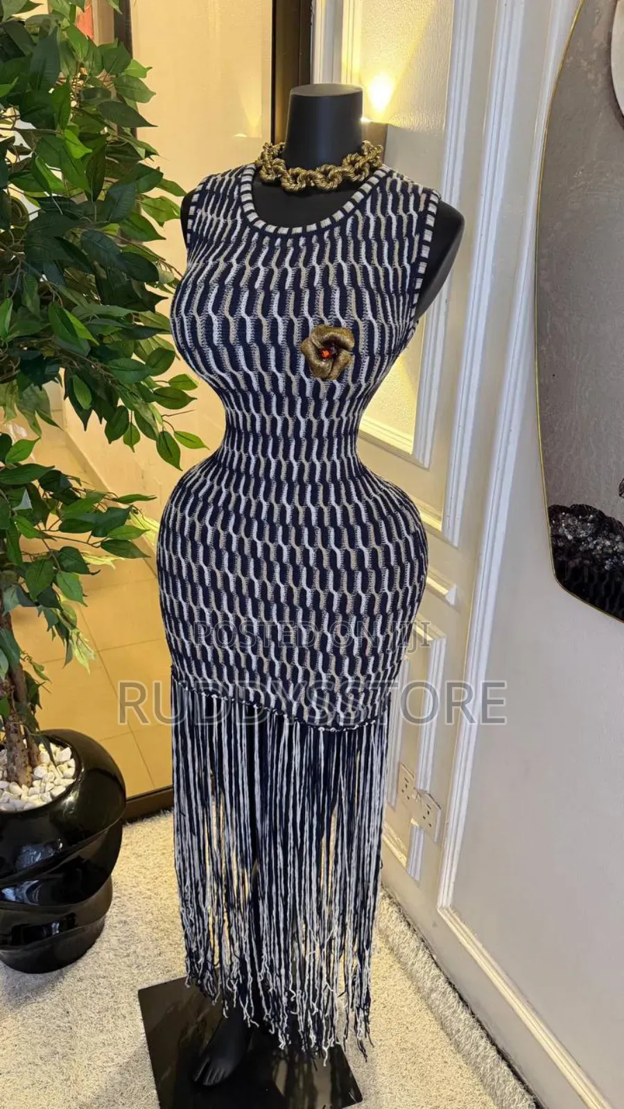 Luxury Sleeveless Knitted Fringe Dress – Bodycon Statement Outfit