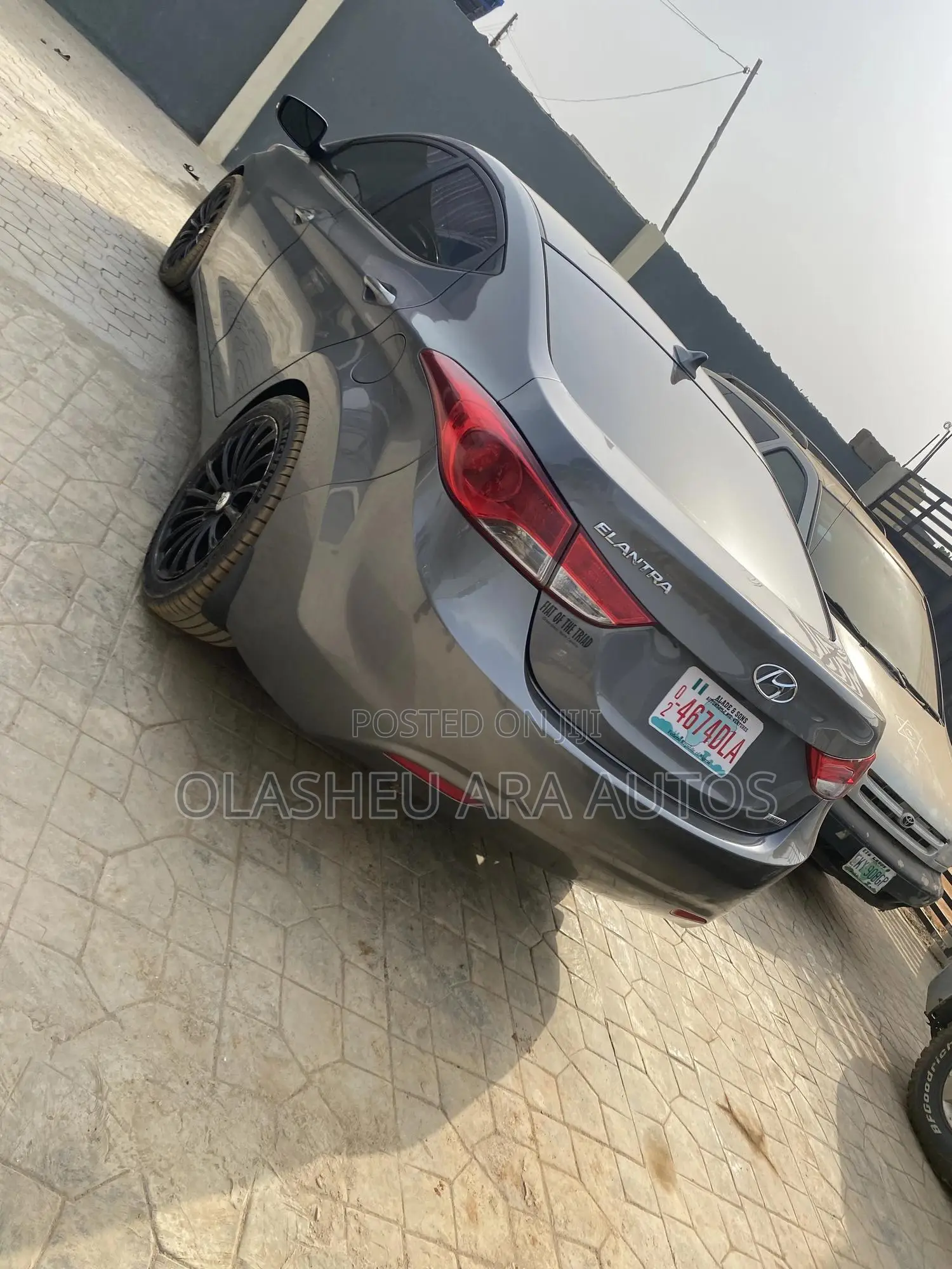 Hyundai Elantra Limited 4dr Sedan (1.8L 4cyl 6A) 2014 Gray